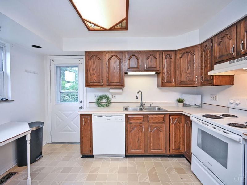 886 Sabino Court, Springfield Twp., OH 45231 Photo 12
