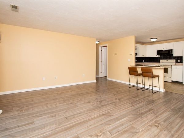 1585 Braley Rd, Unit 51, New Bedford, MA 02745