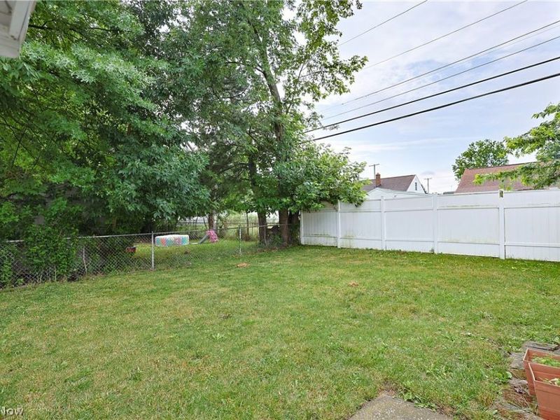 26490 Drakefield Avenue, Euclid, OH 44132 Photo 12