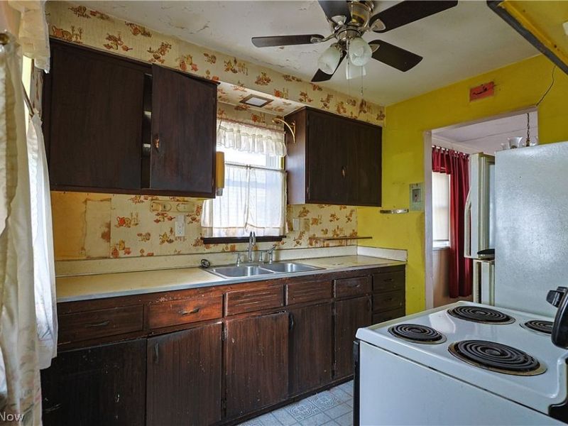 26490 Drakefield Avenue, Euclid, OH 44132 Photo 8