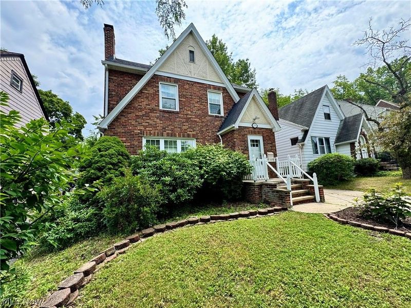 1163 Oxford Road, Cleveland Heights, OH 44121 Photo 2