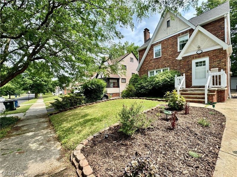 1163 Oxford Road, Cleveland Heights, OH 44121 Photo 3