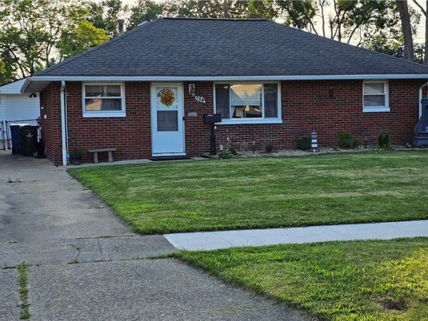284 Thelma Drive , Sheffield Lake, OH 44054