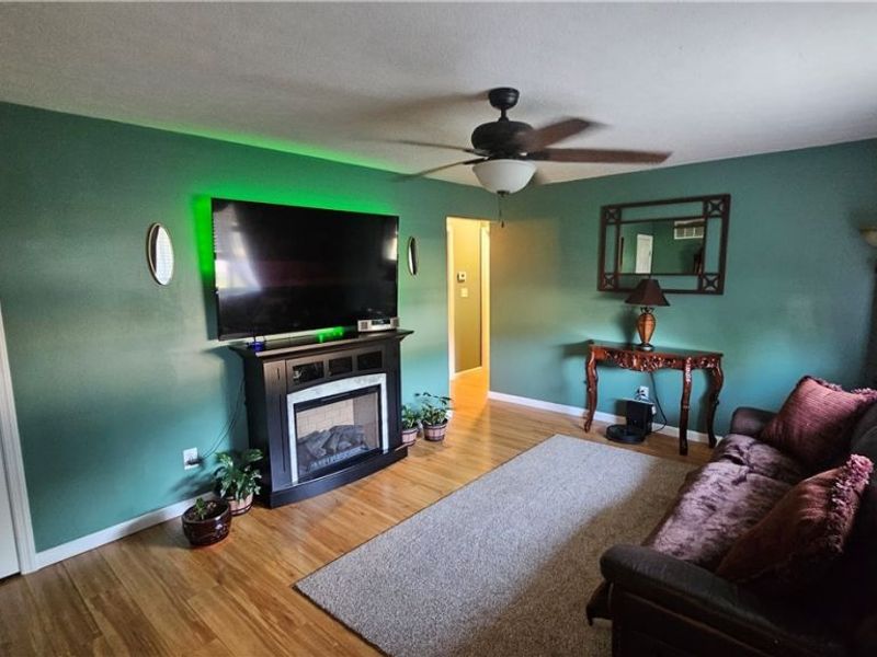 284 Thelma Drive, Sheffield Lake, OH 44054 Photo 4