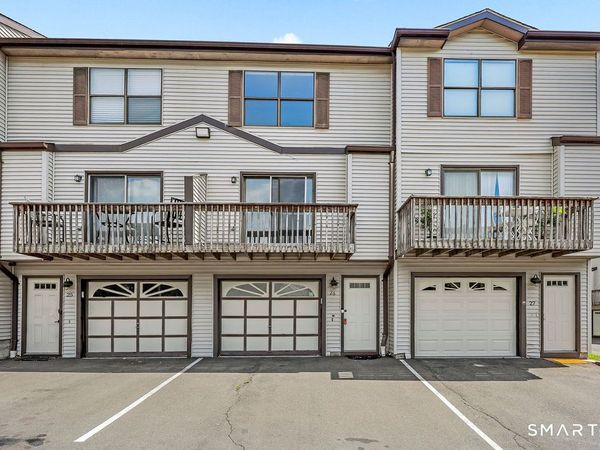 15 Crest, Unit D26, West Haven, CT 06516