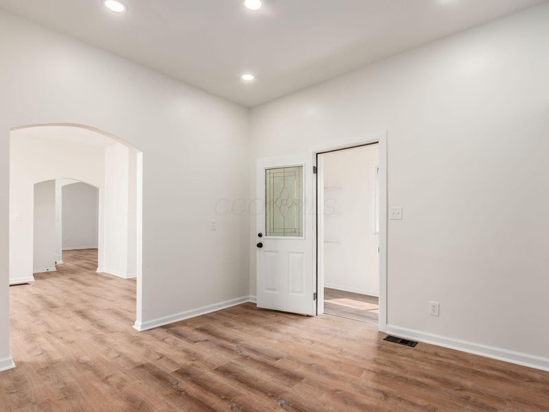 865 Old Leonard Avenue, Columbus, OH 43203 Photo 8