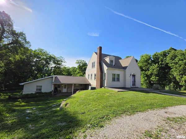 910 PEKIN Avenue, Creve Coeur, IL 61610