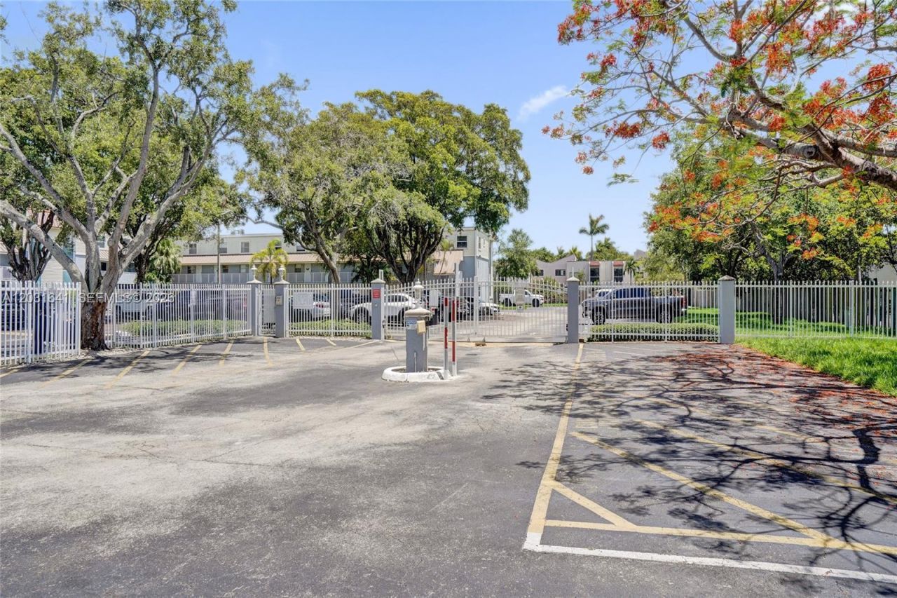 4600 SW 67 Ave , Unit 107, Miami, FL 33155 Photo
