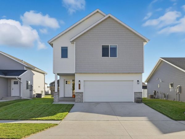 6410 82nd Avenue S, Horace, ND 58047