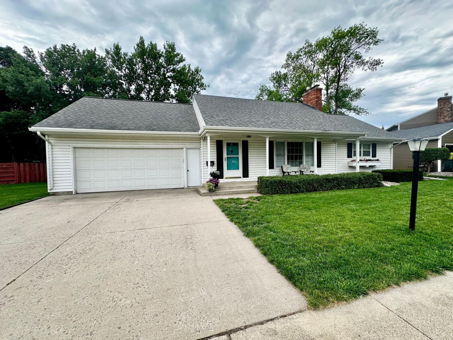 506 E Lyon Street , Marshall, MN 56258