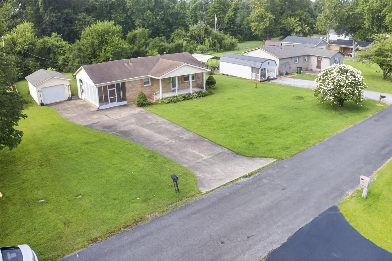 135 Southern Heights, Mayfield, KY 42066 Main Photo