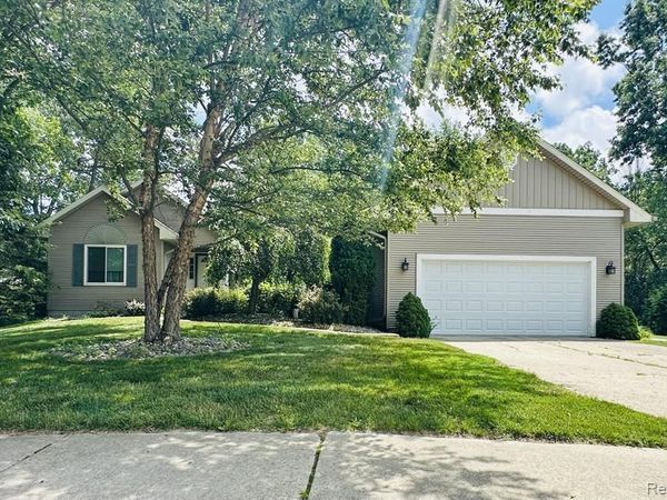 2303 Blue Heron Court, Fenton, MI 48430