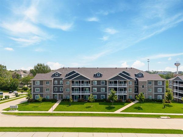 2863 Spring Rose Cir, Unit 204, Coralville, IA 52241