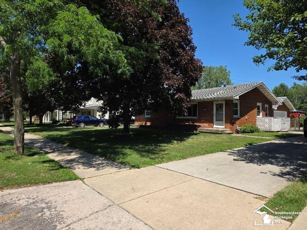 240 Ypsilanti Street, Dundee, MI 48131