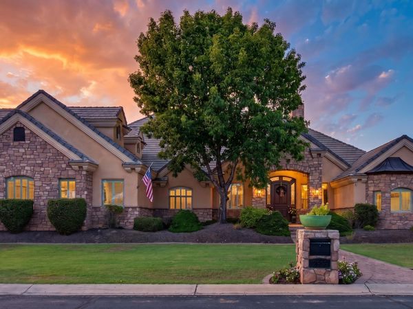 2918 E WATERMAN Way, Gilbert, AZ 85297