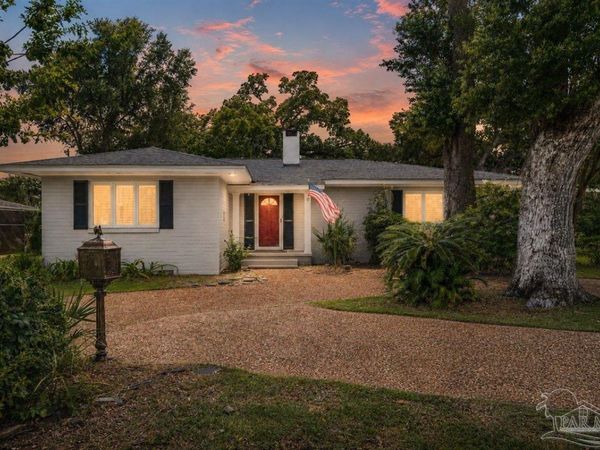 15 Lakeside Dr, Pensacola, FL 32507