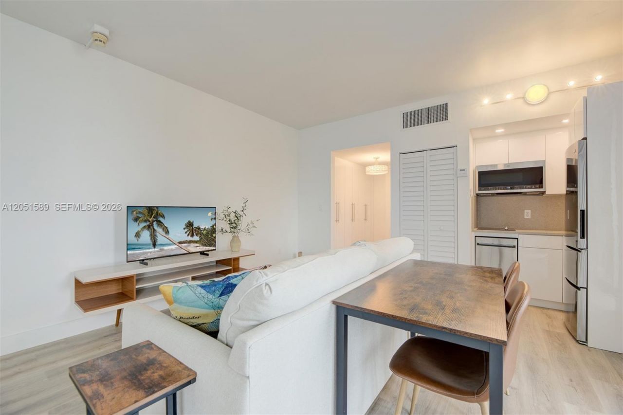 770 NE 69th St , Unit 1C, Miami, FL 33138 Photo