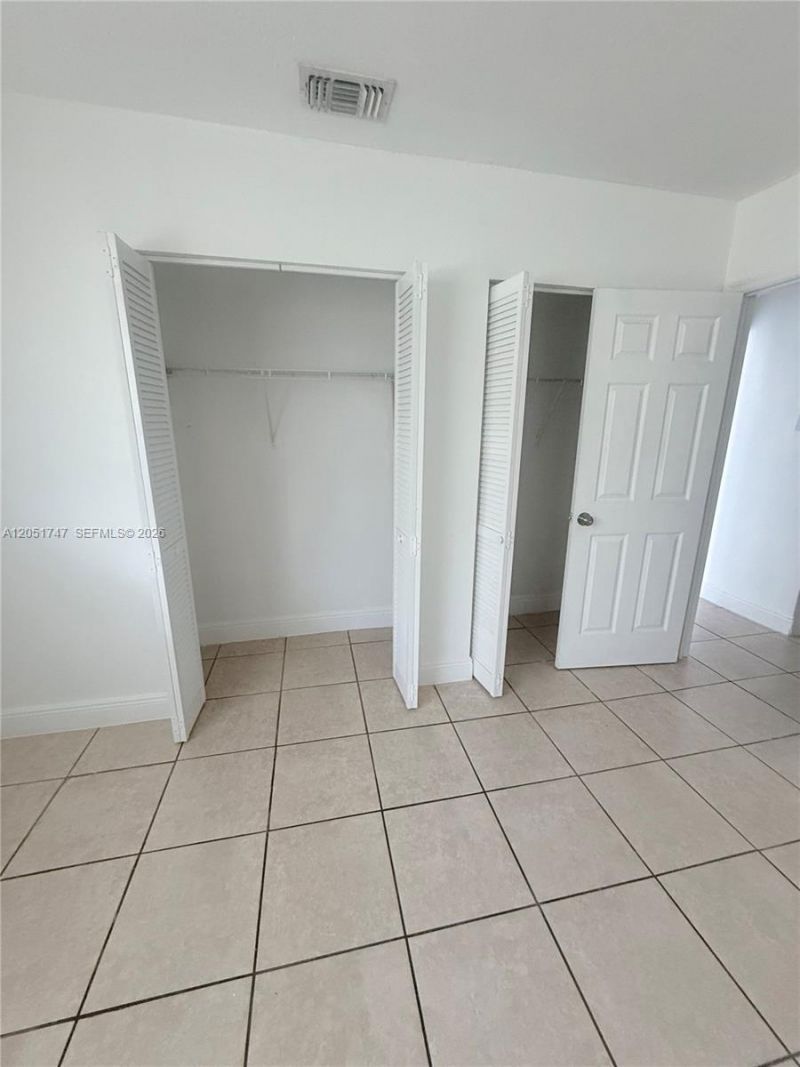 1990 NW 183rd St , Unit 5, Miami Gardens, FL 33056 Photo