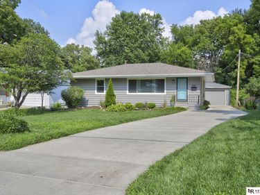 1327 Main Street, Bellevue, NE 68005