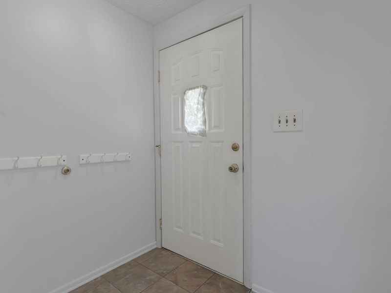 1690 Americana Court, Columbus, OH 43229 Photo 8