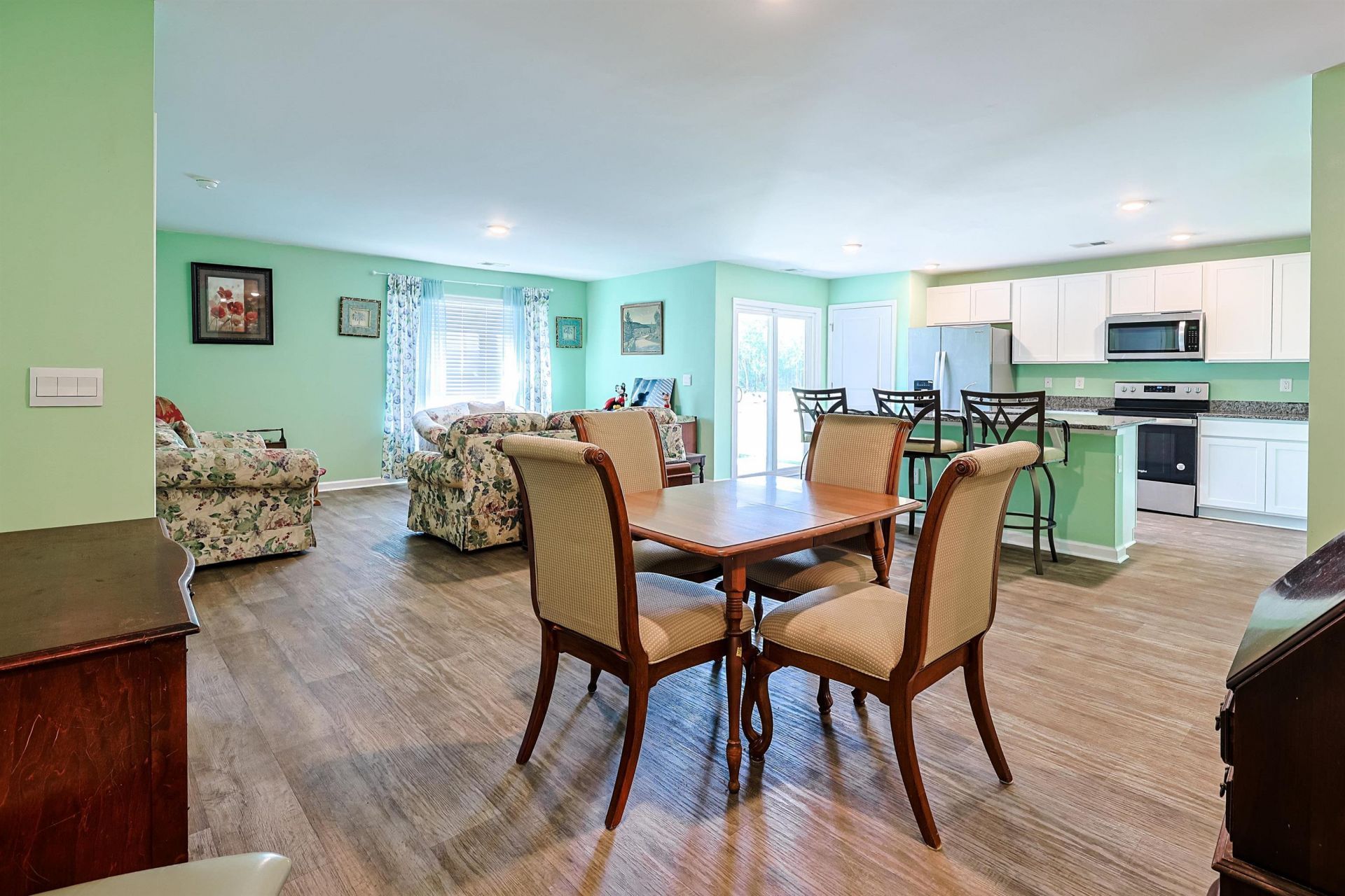 305 Woodcross Court  Photo 24