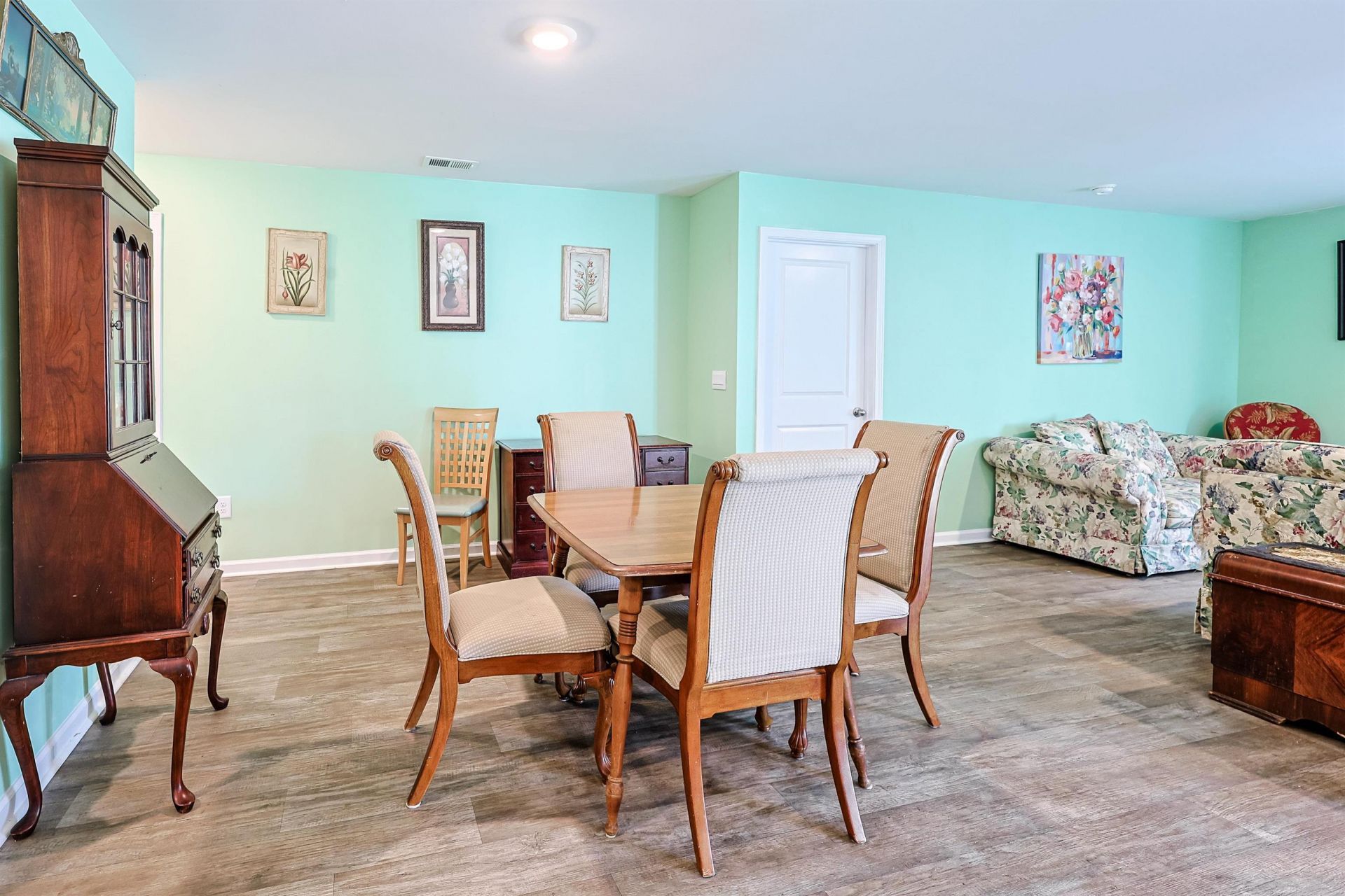 305 Woodcross Court  Photo 25