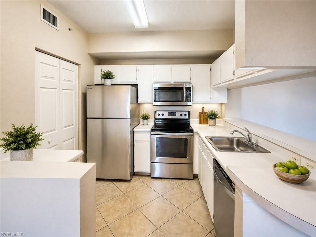 6490 Aragon Way, Unit 303, Fort Myers, FL 33966 Photo