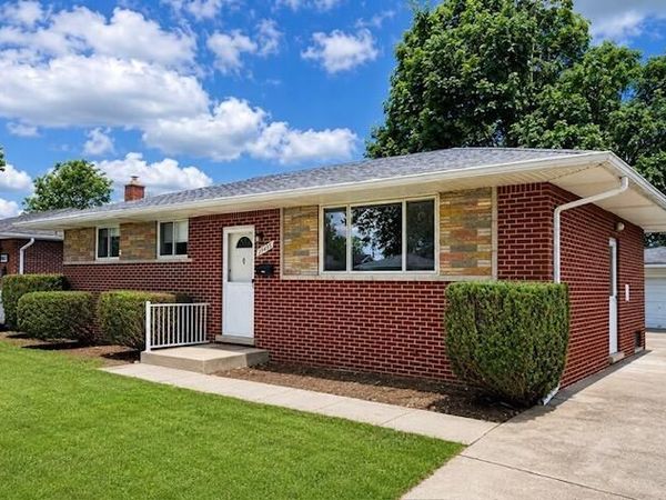 15435 Bainbridge Street, Livonia, MI 48154