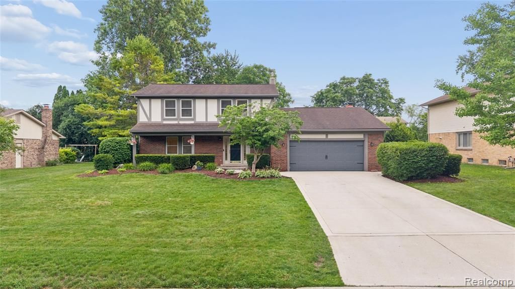 33143 Oak Hollow Street, Farmington Hills, MI 48334 Main Photo