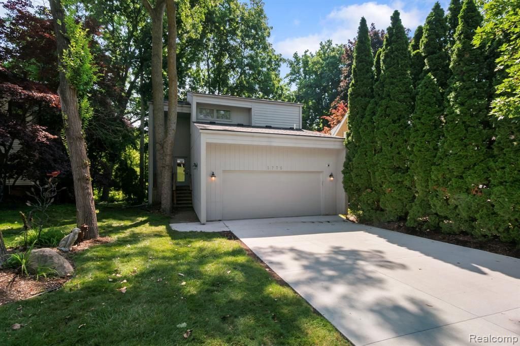 5775 Eastman Boulevard, West Bloomfield Township, MI 48323 Main Photo