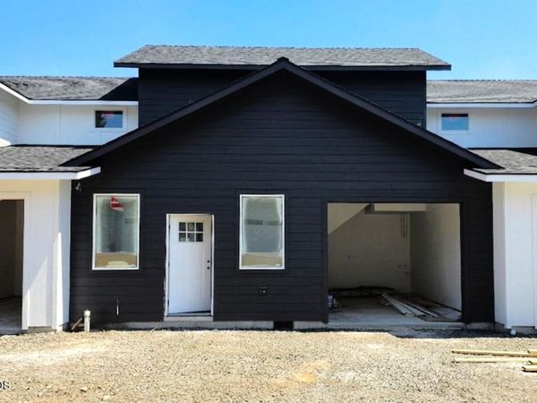 203 Bogey Lane, Eagle Point, OR 97524