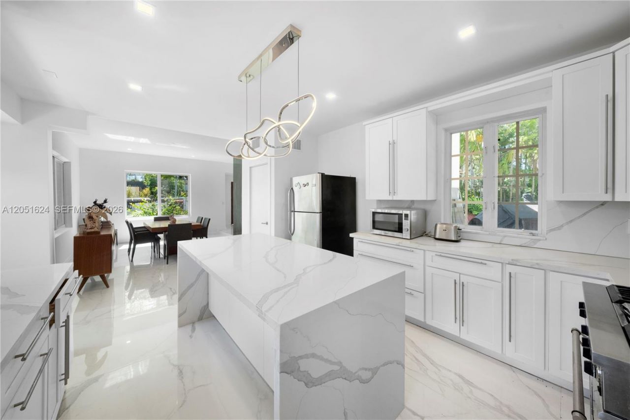 5824 Alton Rd, Miami Beach, FL 33140 Photo