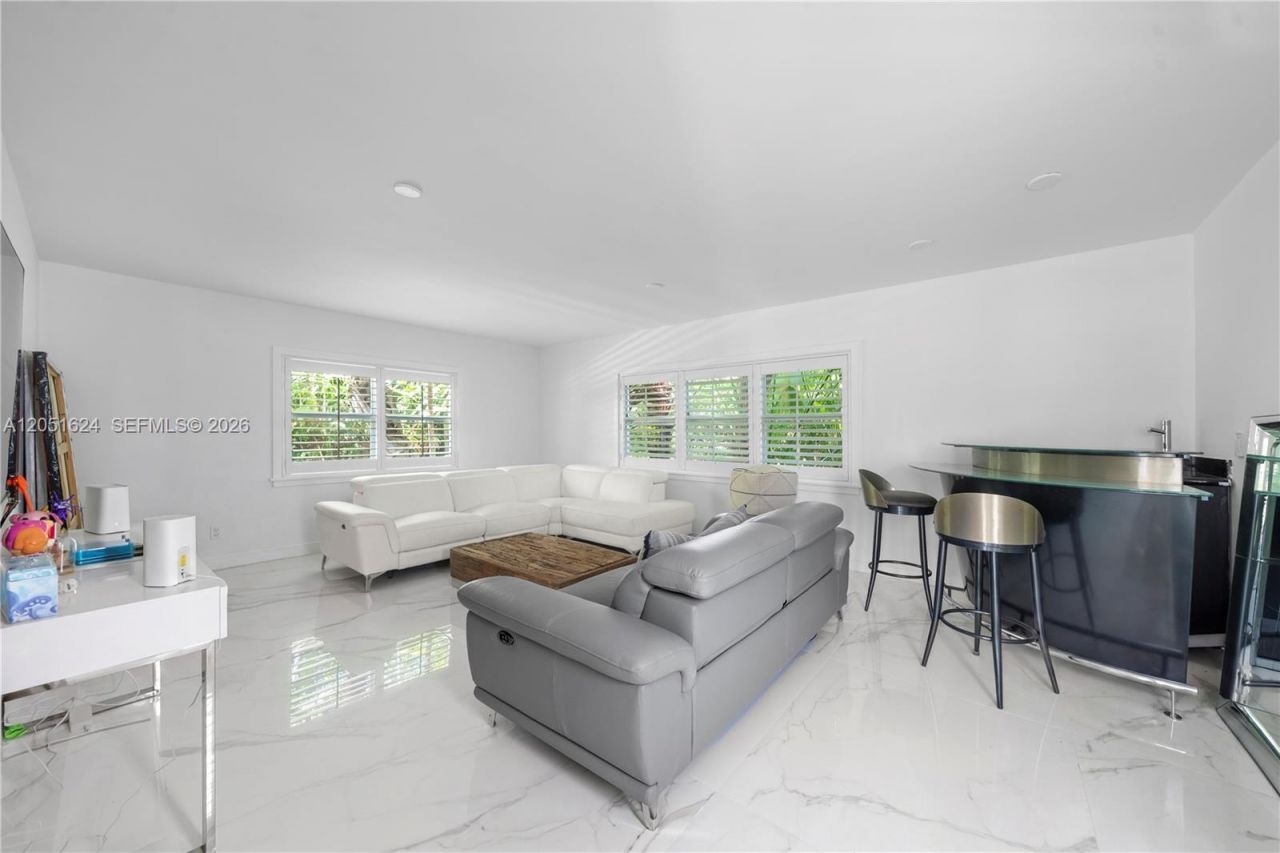 5824 Alton Rd, Miami Beach, FL 33140 Photo
