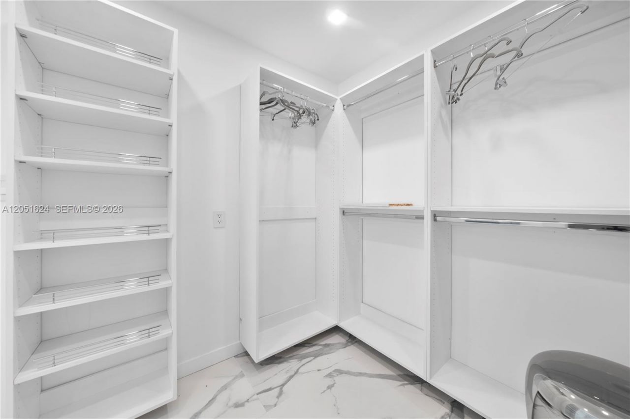 5824 Alton Rd, Miami Beach, FL 33140 Photo