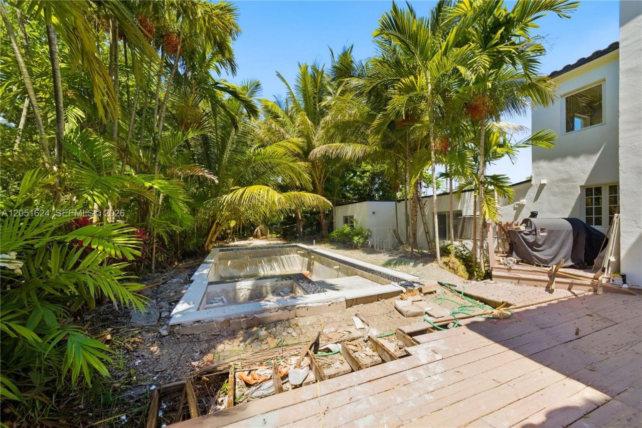 5824 Alton Rd, Miami Beach, FL 33140 Photo