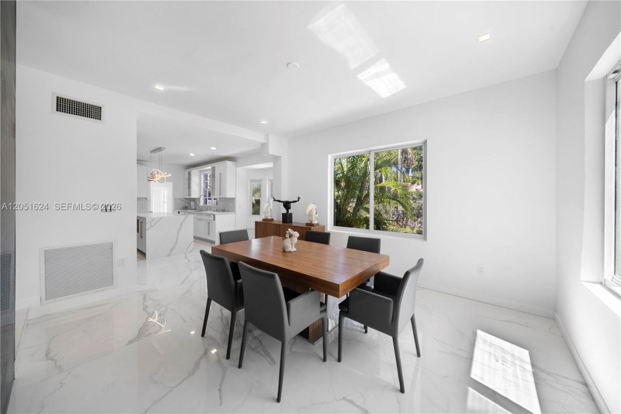 5824 Alton Rd, Miami Beach, FL 33140 Photo