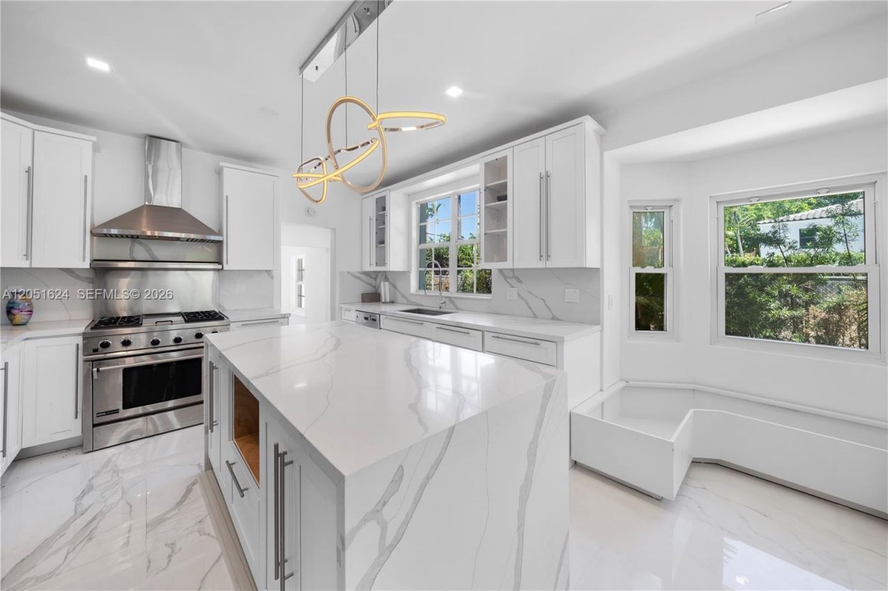 5824 Alton Rd, Miami Beach, FL 33140 Photo