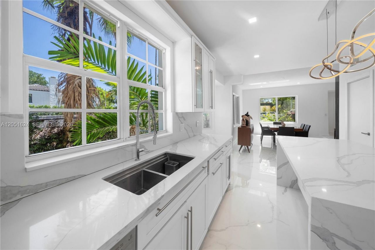 5824 Alton Rd, Miami Beach, FL 33140 Photo