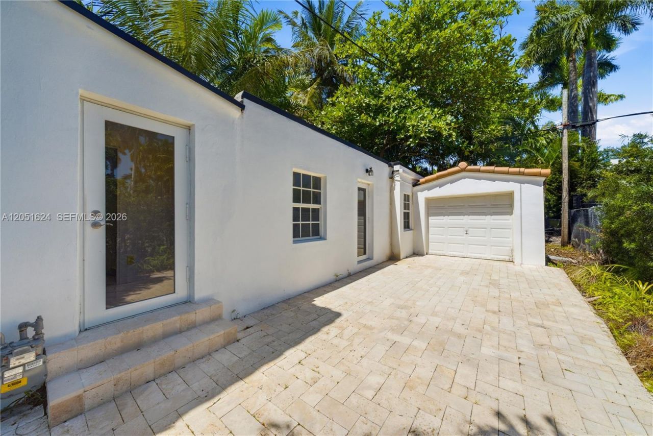 5824 Alton Rd, Miami Beach, FL 33140 Photo