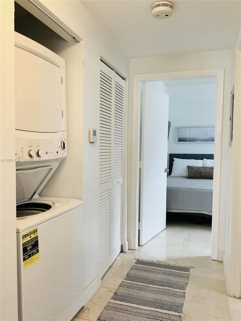 185 SE 14th Ter, Unit 1810, Miami, FL 33131 Photo