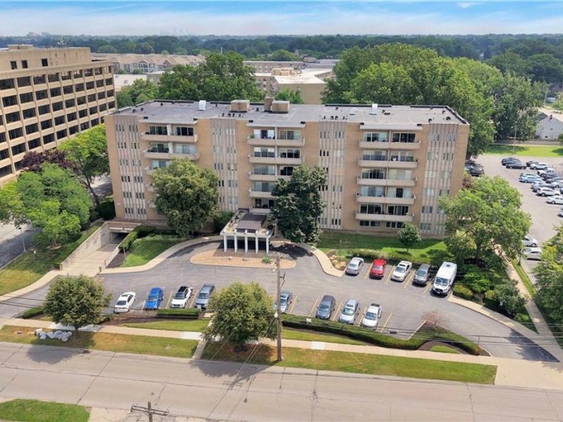 3167 Linden Road, Unit 201, Rocky River, OH 44116 Photo 2