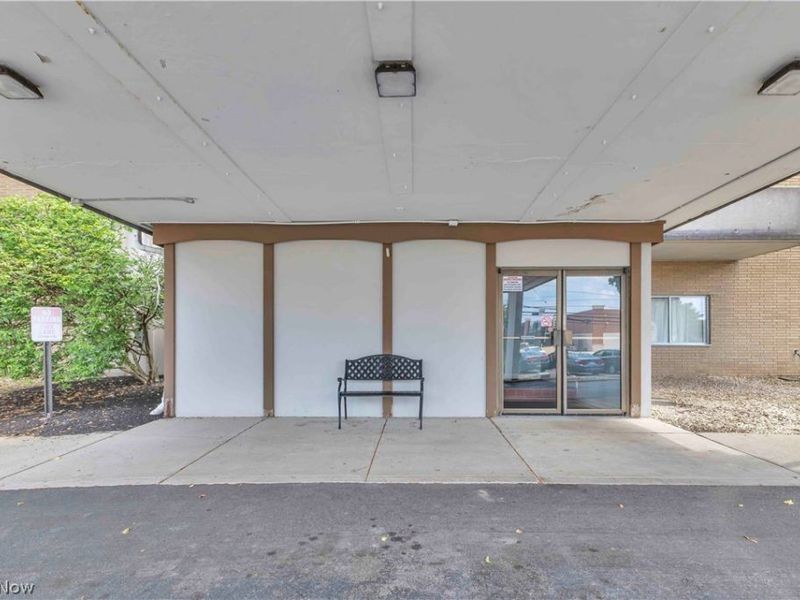 3167 Linden Road, Unit 201, Rocky River, OH 44116 Photo 4