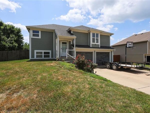 205 Echo Ridge Drive, Buckner, MO 64016