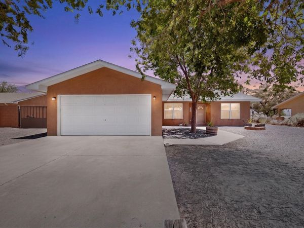 608 Mohawk Street SW, Rio Rancho, NM 87124