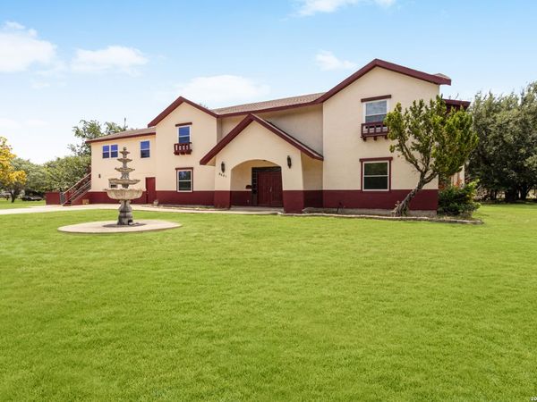 9602 County Road 5723, Castroville, TX 78009