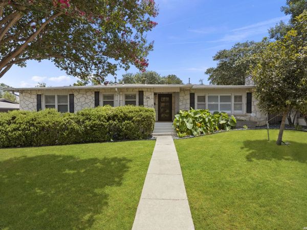 206 E Agarita Ave, San Antonio, TX 78212