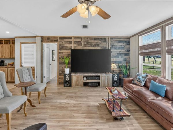 418 Pr 1505, Bandera, TX 78003