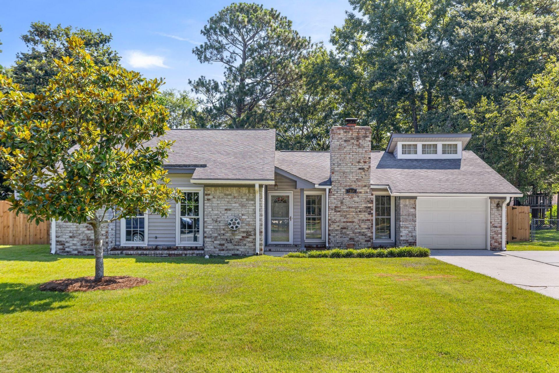 1304 Hampton Drive Photo 1