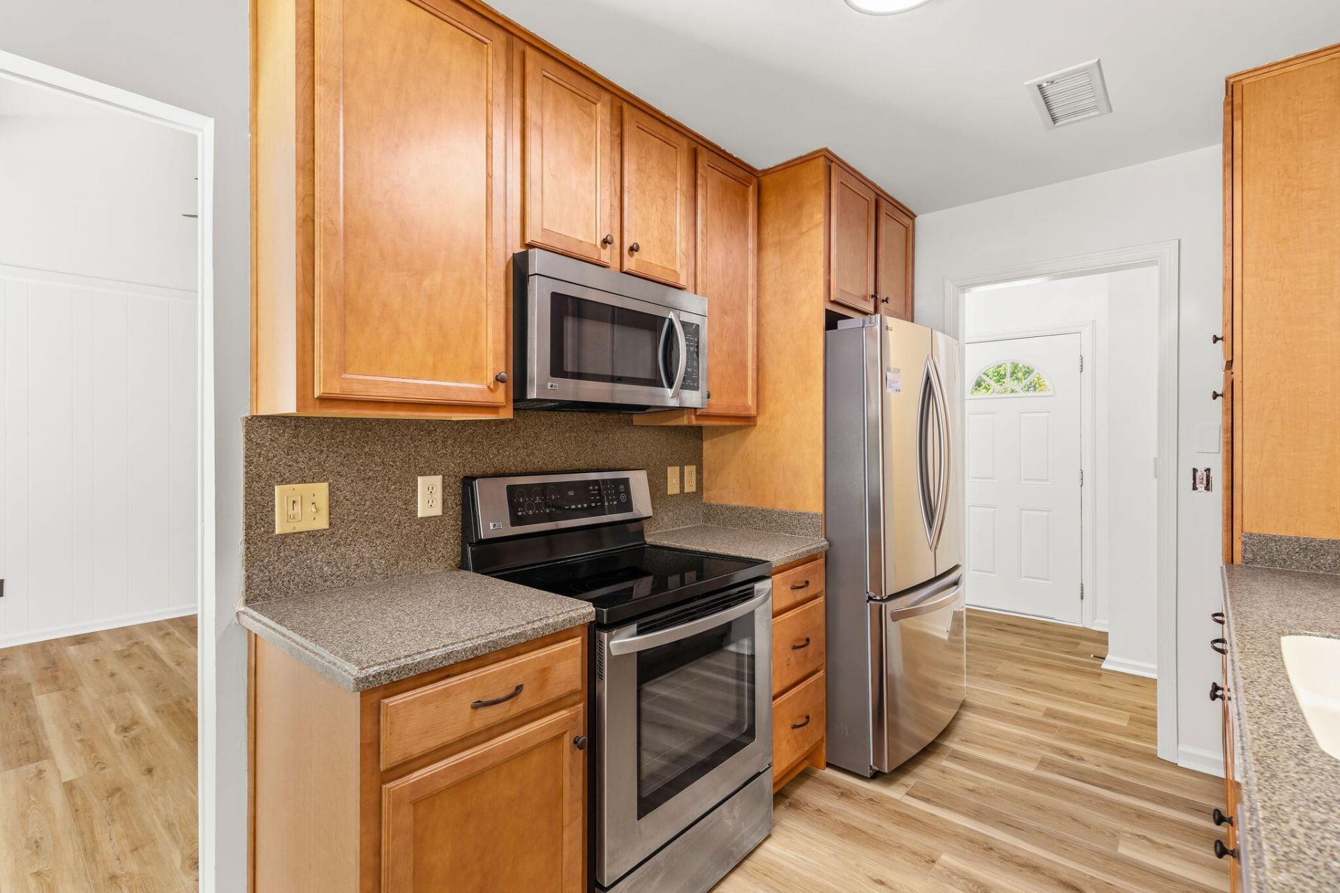1304 Hampton Drive Photo 12