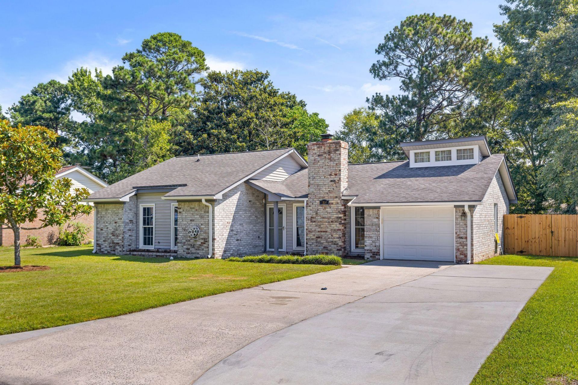 1304 Hampton Drive Photo 2